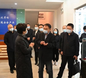 保定市長閆繼紅帶隊深入維特瑞交通科技有限公司調研工作